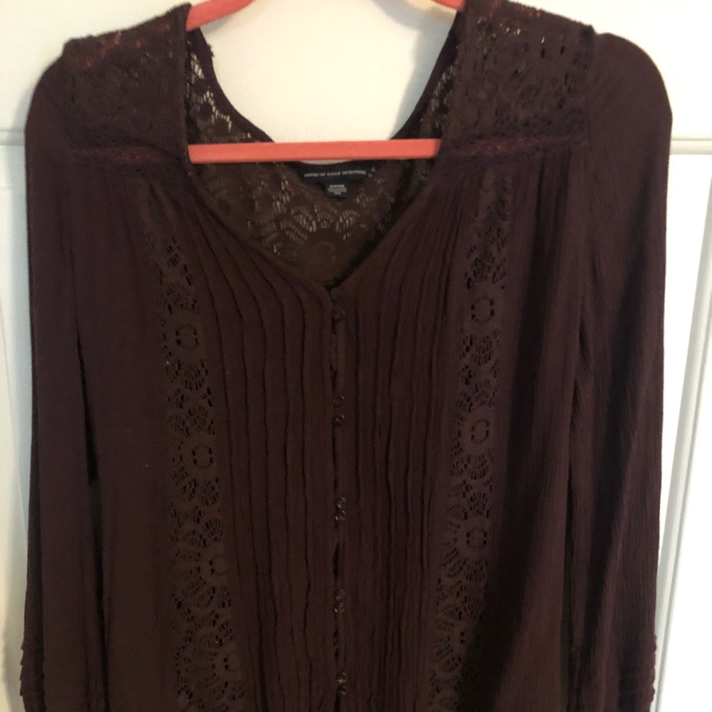 beautiful lace detailed top!